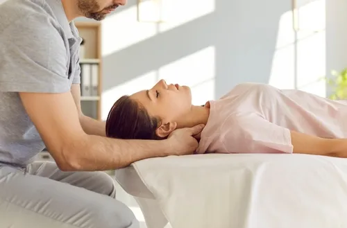neck pain treatment, chiropractor for neck pain, neck injury treatment